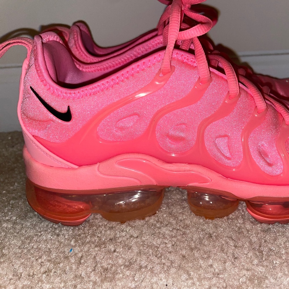 Women’s Nike sneakers